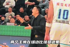 “发际线兄弟”本赛季第一次交手，两位主帅这个晚上都挺忙的